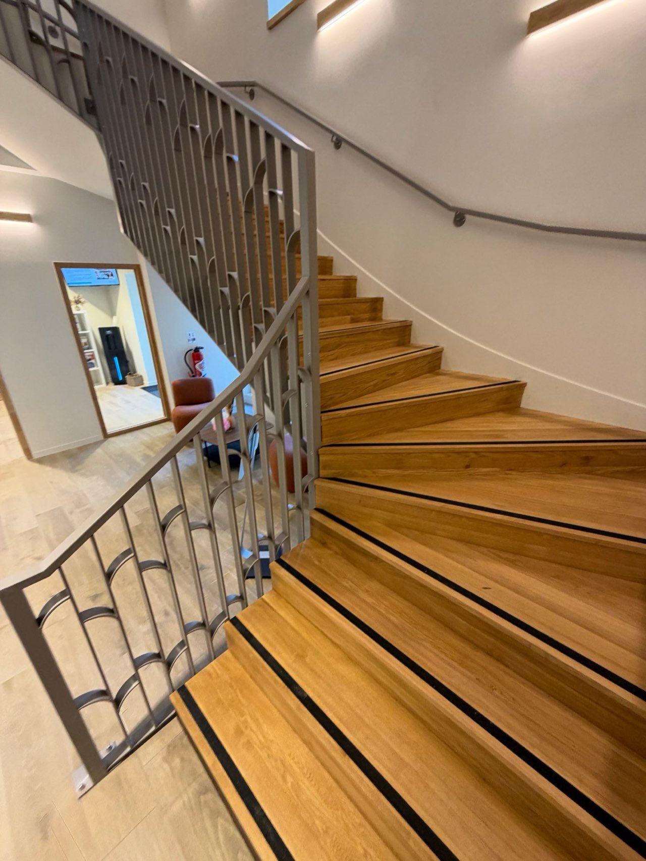 Cage d’escalier après nettoyage