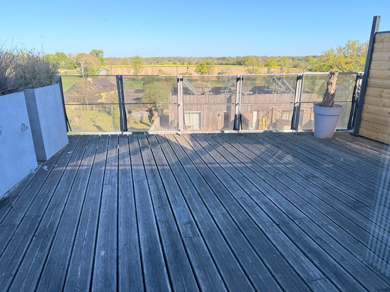 Terrasse bois grisée avant nettoyage
